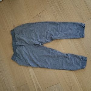 Mint condition men's gray Lululemon sweatpants